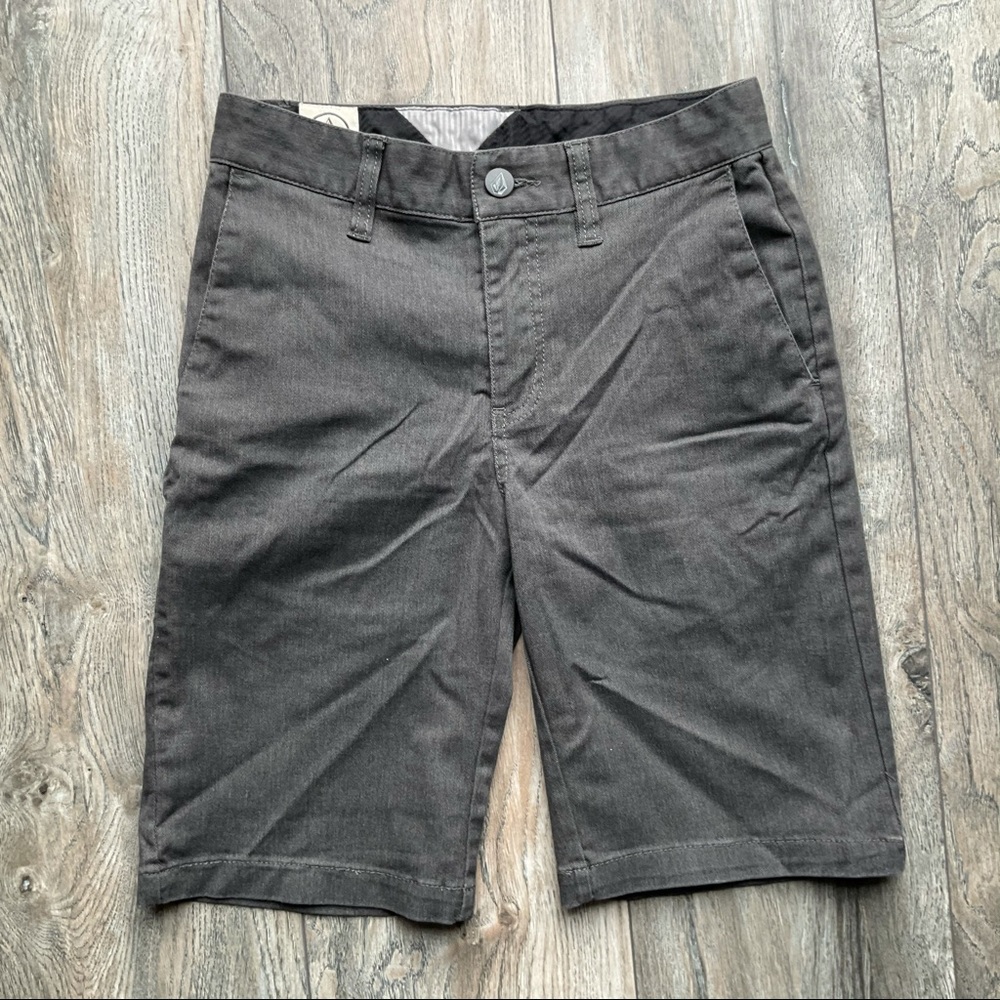 Boys Chino Shorts Size 25 / 10 Volcom